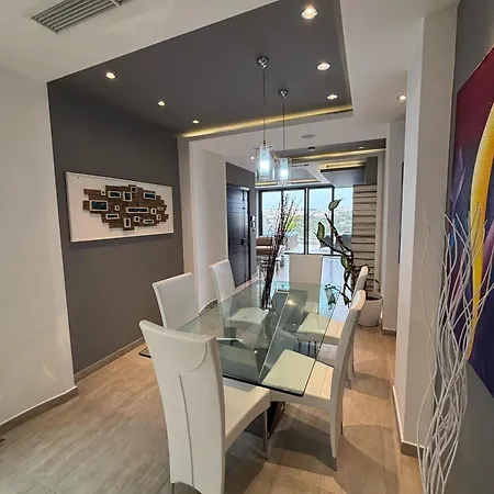 Jacuzzi Luxury Seafront Apartment *