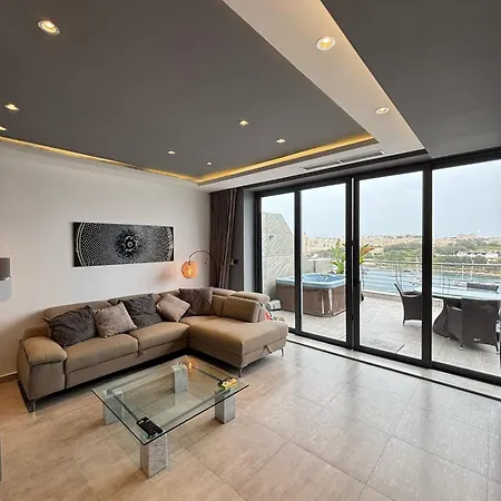 Jacuzzi Luxury Seafront Apartment *