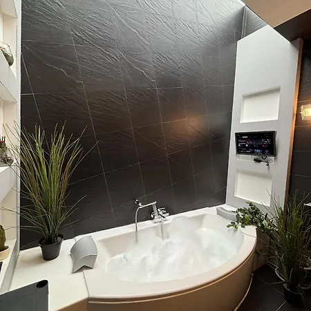 Jacuzzi Luxury Seafront *