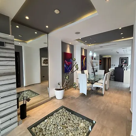 Jacuzzi Luxury Seafront Apartment Sliema