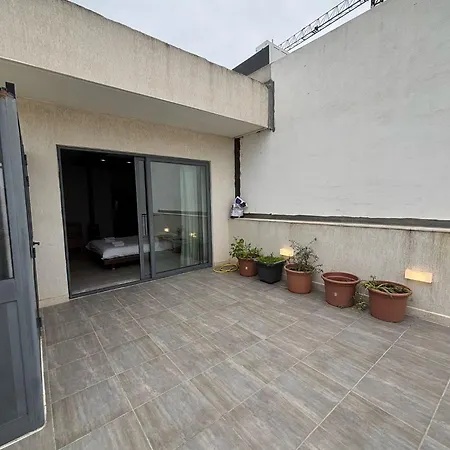 Jacuzzi Luxury Seafront Apartment *