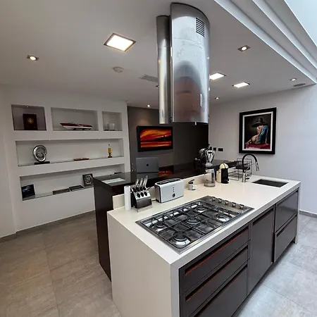 Apartamento Jacuzzi Luxury Seafront *