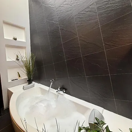 Jacuzzi Luxury Seafront * Sliema