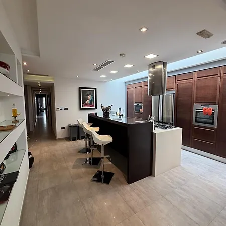 Jacuzzi Luxury Seafront Apartamento Sliema